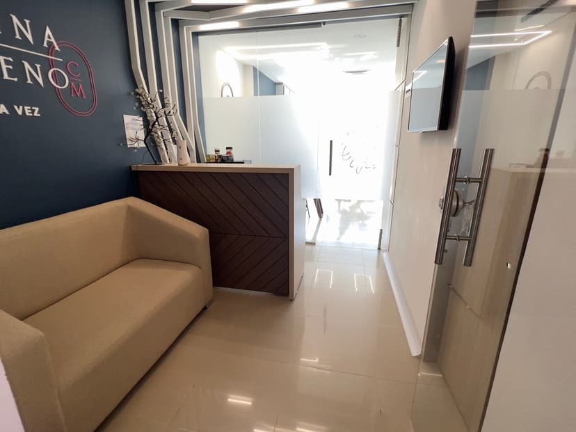 Dra. Carolina Macareno — Especialista en Rehabilitación Oral, Medellín