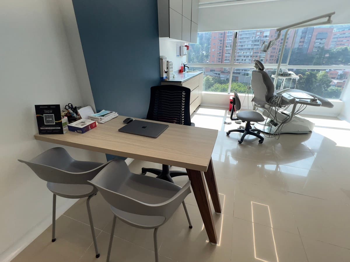 Edificio Platinum Superior — Consultorio Dra. Carolina Macareno, El Poblado, Medellín