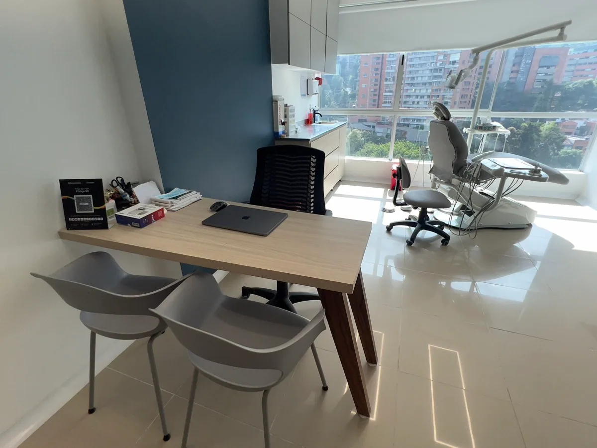 Edificio Platinum Superior — Consultorio Dra. Carolina Macareno, El Poblado, Medellín